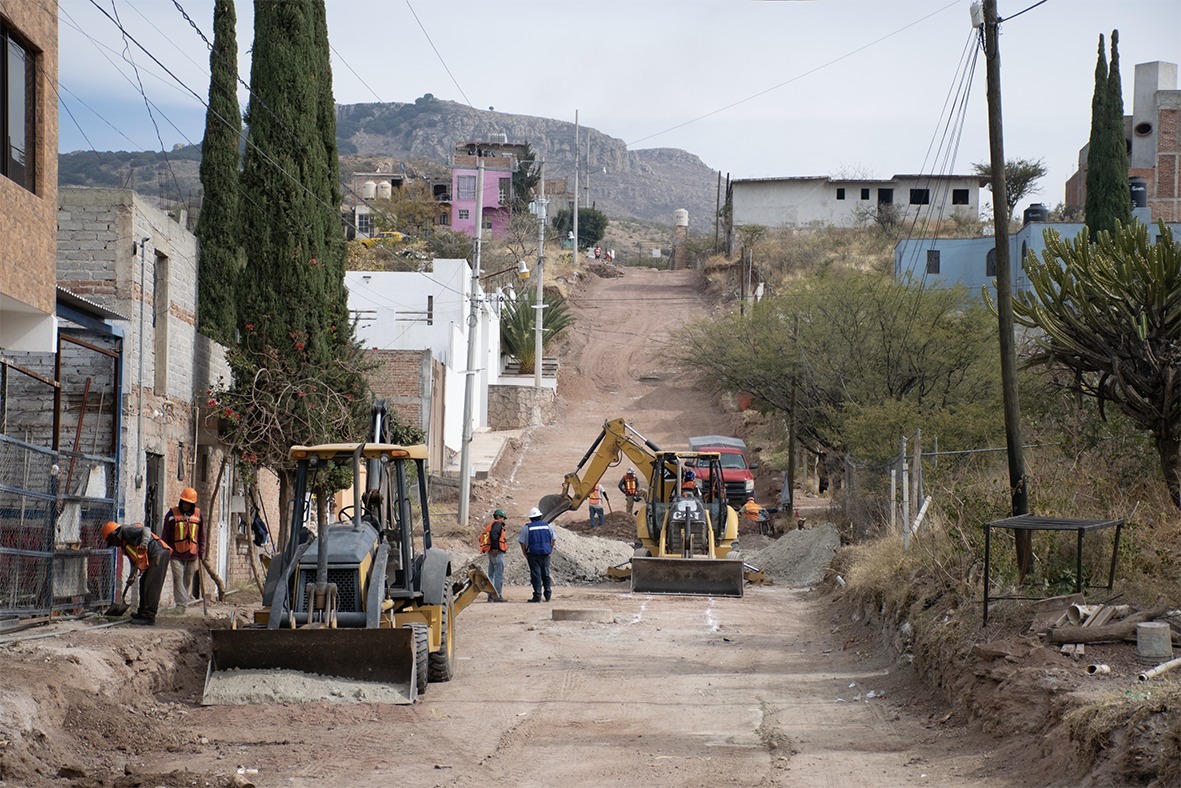 Pavimentan e iluminan calle Rosa en la zona sur