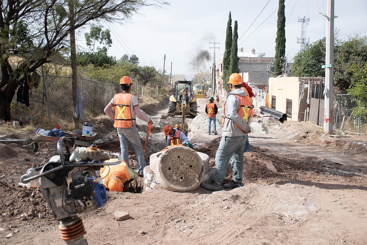 Pavimentan e iluminan calle Rosa en la zona sur