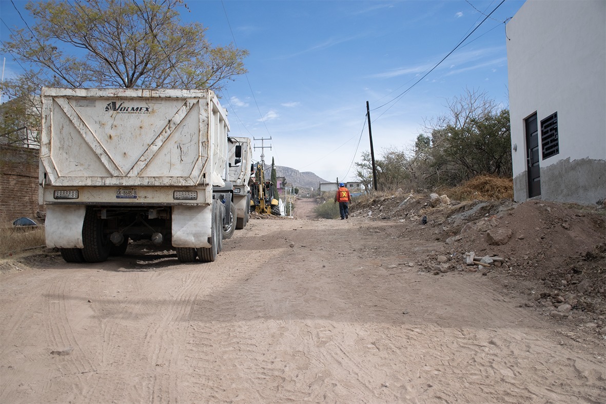 Pavimentan e iluminan calle Rosa en la zona sur