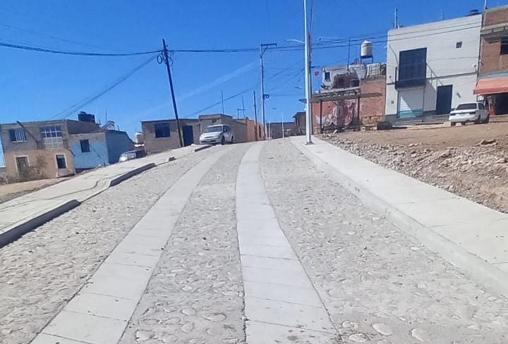 Pavimentan calle San Cayetano en colonia El Edén de Guanajuato Capital