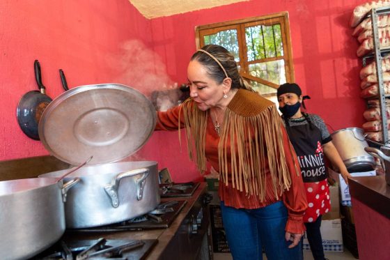 Llama Samantha Smith a capitalinos para apoyar a la Cocina Solidaria Permanente