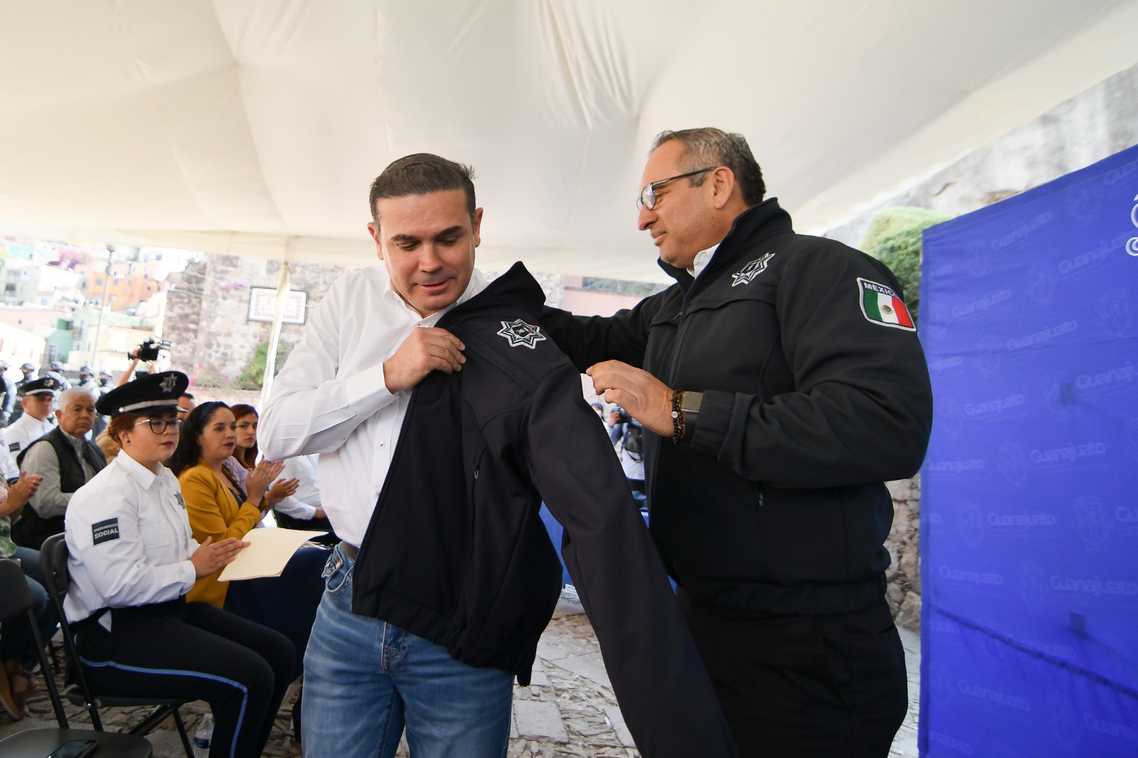 Entrega Navarro nuevo paquete de uniformes a elementos de la Policía ...