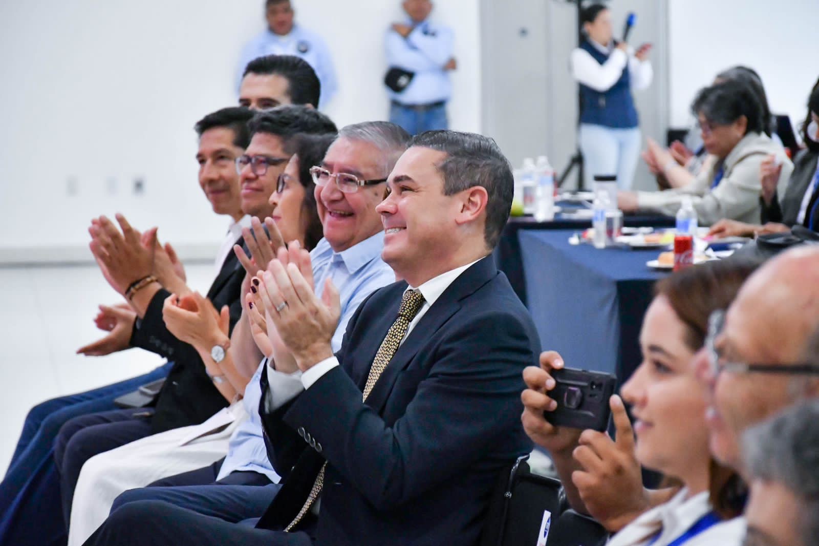 Llama Navarro a la juventud guanajuatense a luchar de frente y sin ...